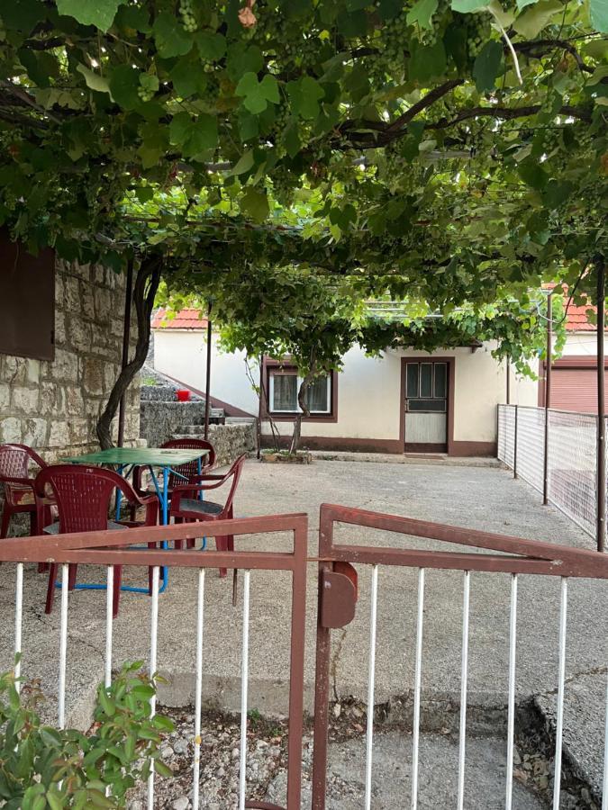 Kuca Za Odmor Villa Nikšić Bagian luar foto